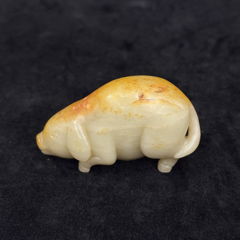 清 白玉留皮猪 白玉瑞兽两件 - 图3