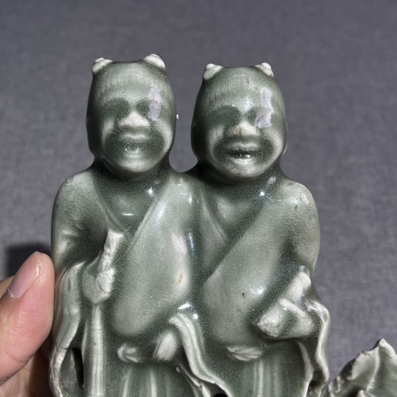 清早期龙泉窑和合二仙摆件 - 图5