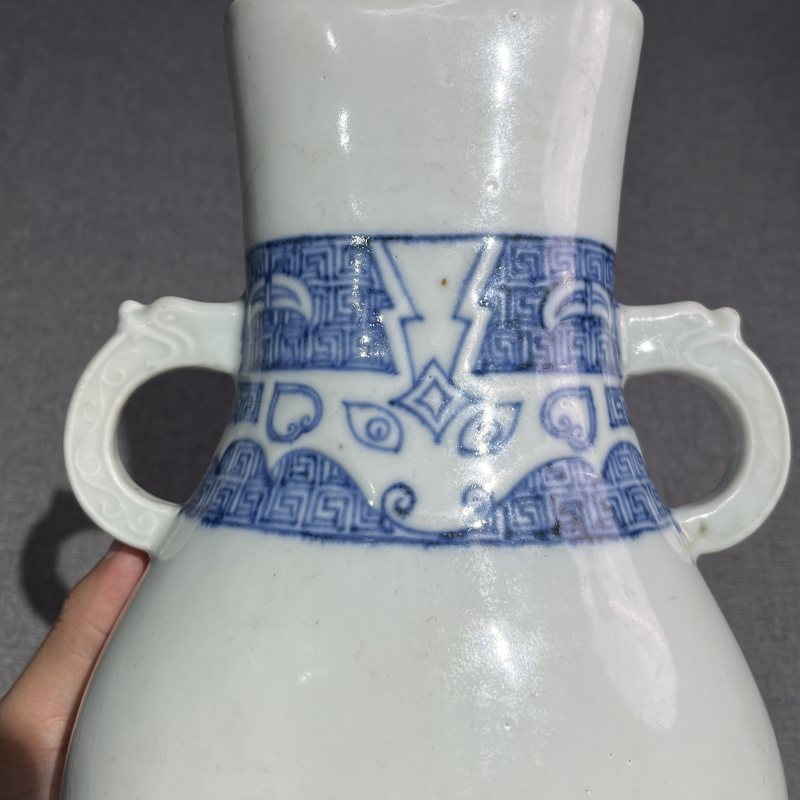 清乾隆青花饕餮纹尊 - 图6