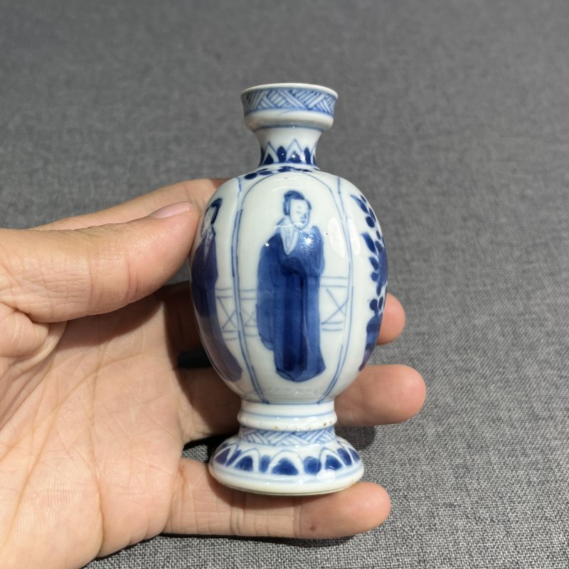 清康熙青花侍女人物灯笼瓶 - 图4