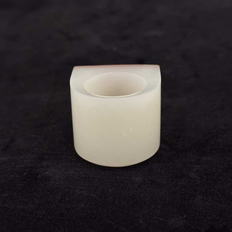 清 白玉留皮扳指 - 图2