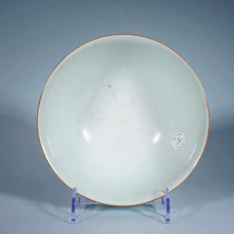 清嘉庆粉彩开窗花卉纹碗 - 图2