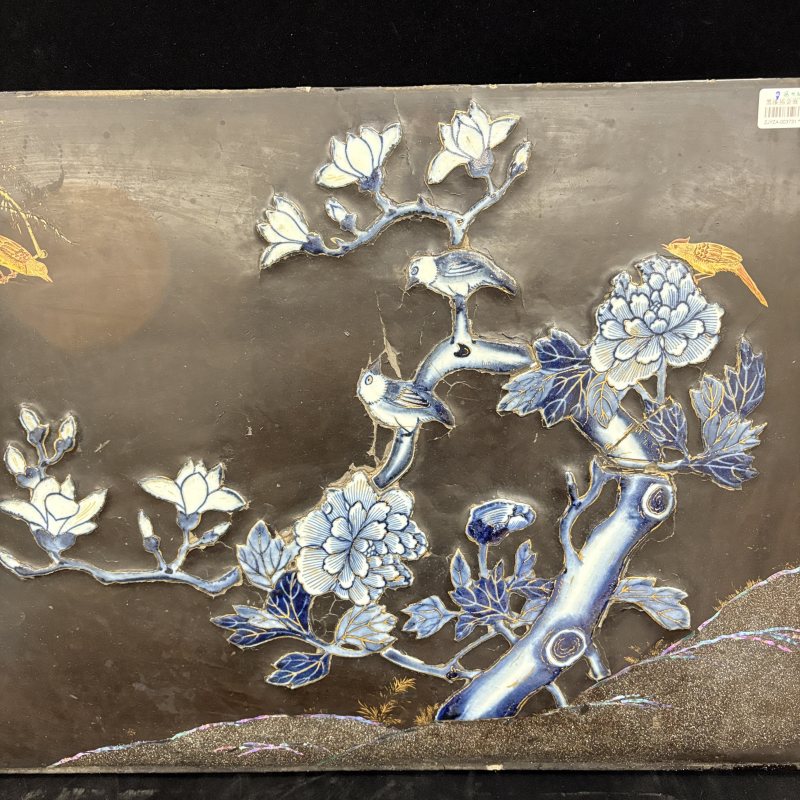 清 黑漆描金嵌青花花鸟纹瓷板挂屏 - 图3