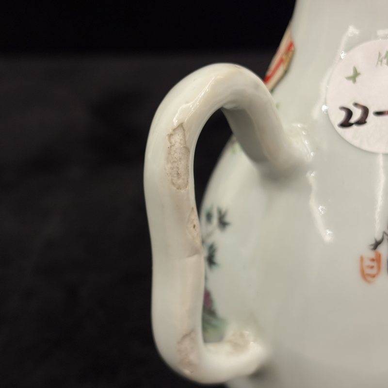 清 粉彩人物纹梨形壶两件 - 图23
