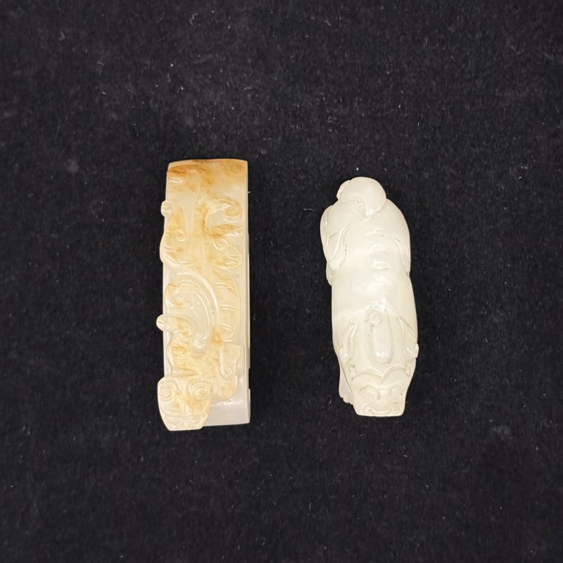 清 白玉瑞兽挂件 白玉留皮螭龙剑彘两件 - 图2