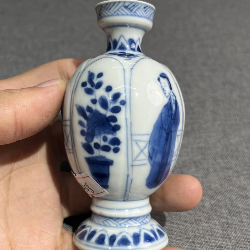 清康熙青花侍女人物灯笼瓶 - 图6