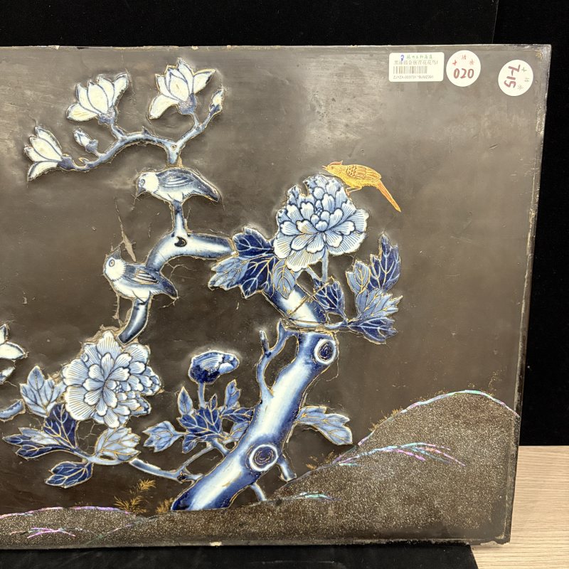 清 黑漆描金嵌青花花鸟纹瓷板挂屏 - 图4