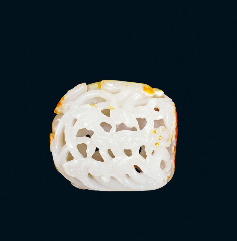 清 白玉留皮镂雕花鸟纹挂件