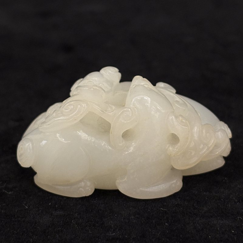 清 白玉雕双獾灵芝挂件 - 图3
