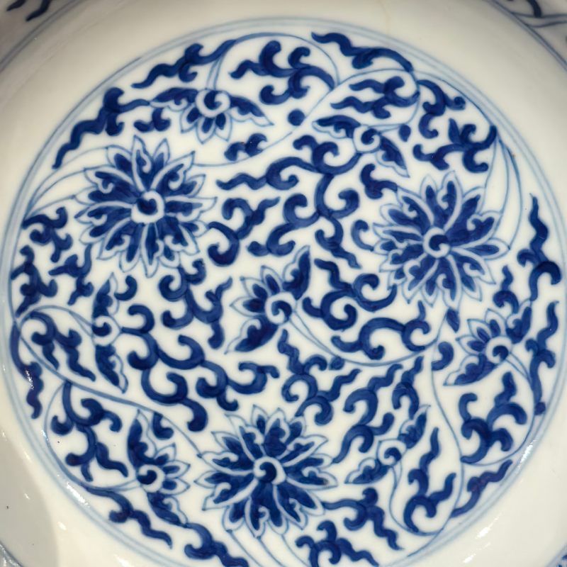 清同治 青花缠枝莲纹盘 - 图6