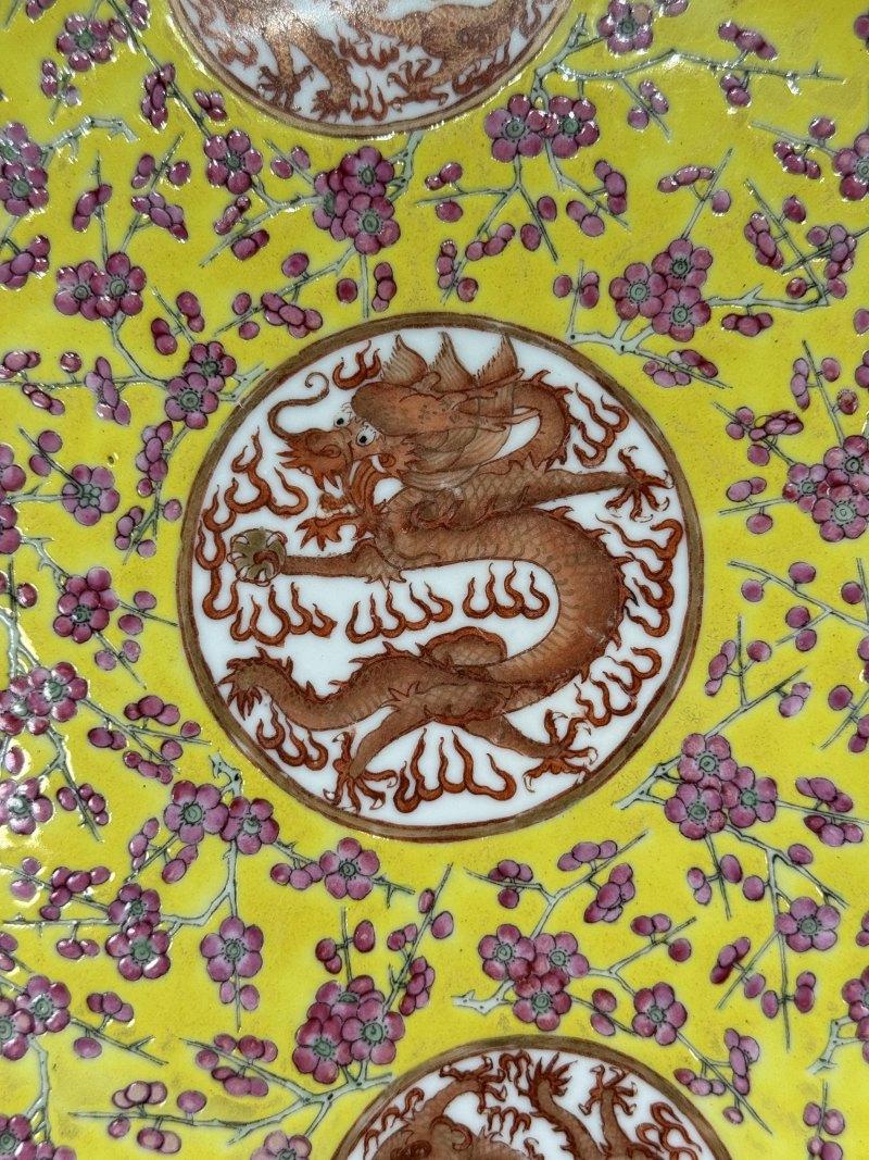 清光绪 粉彩黄地梅花团龙纹盘 - 图4