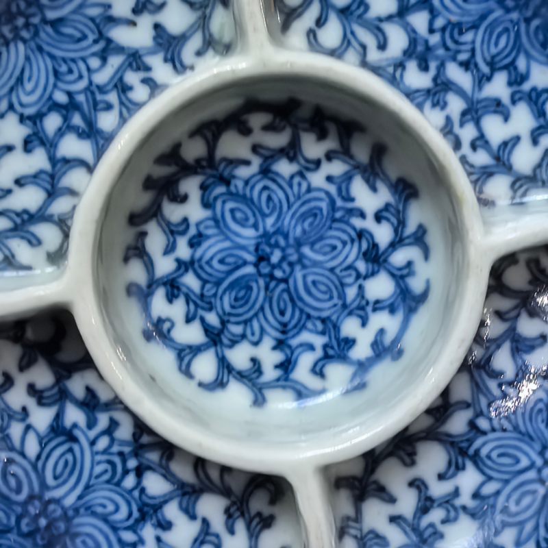 清乾隆 青花缠枝花卉纹调色盘 - 图5