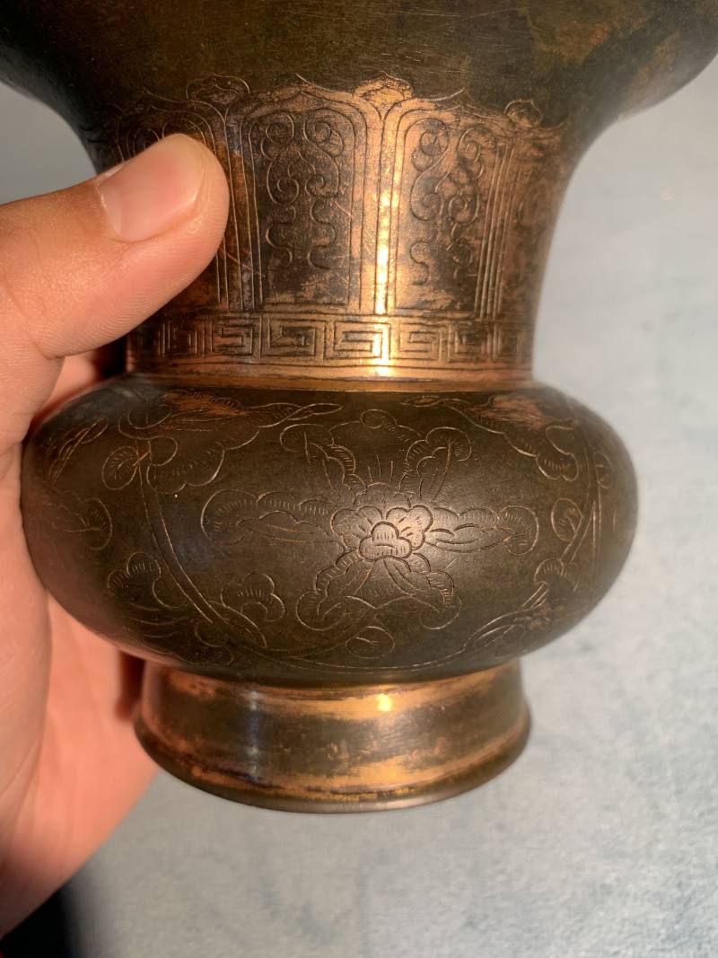 明 铜局部鎏金缠枝莲花纹尊 - 图11