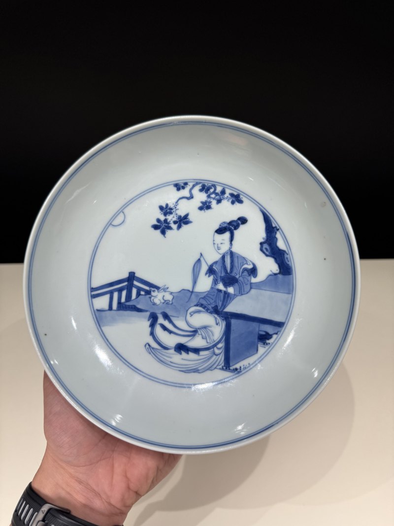 清康熙 青花嫦娥玉兔图盘 - 图3