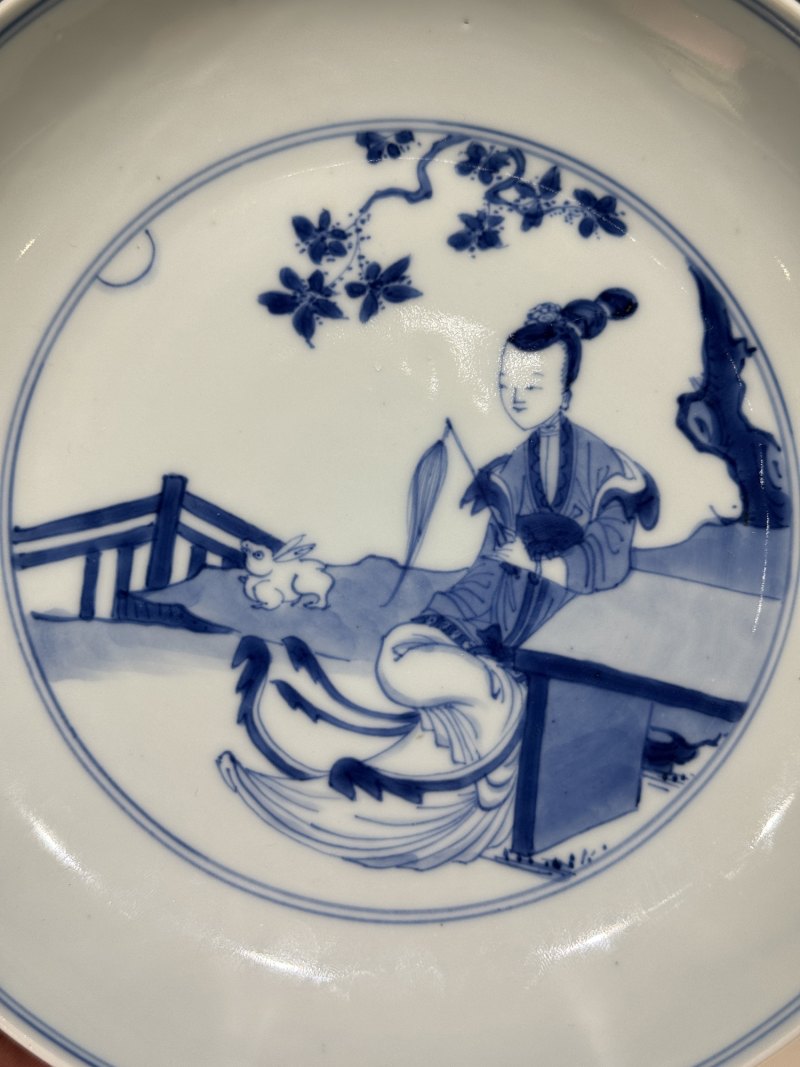 清康熙 青花嫦娥玉兔图盘 - 图4