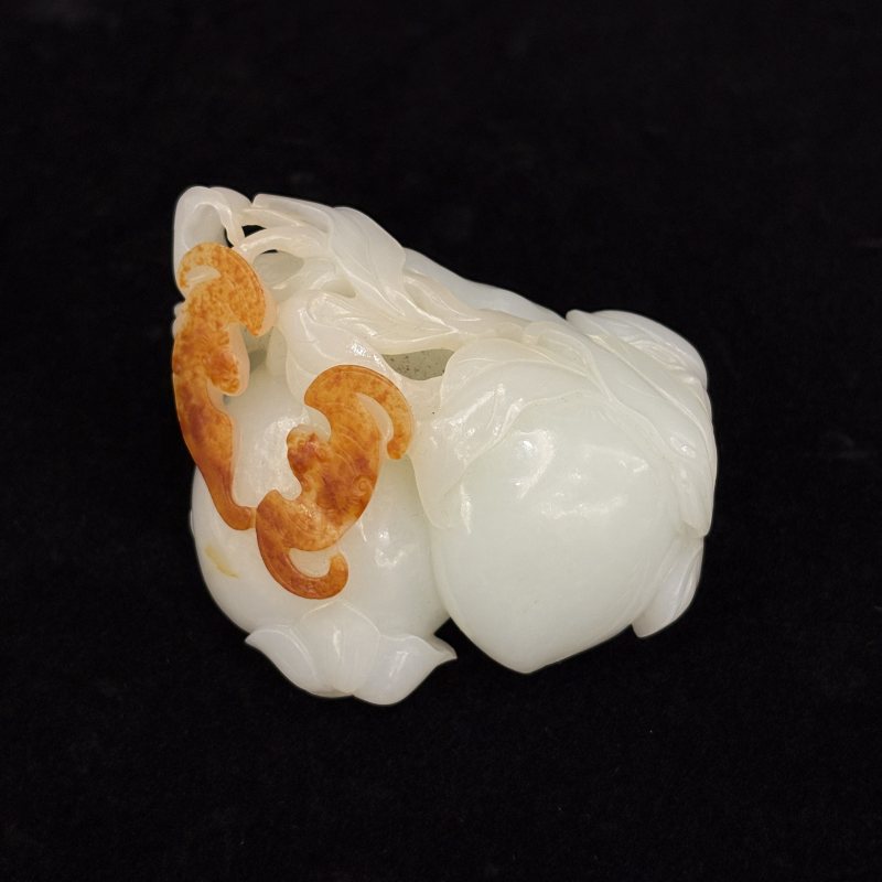 清 白玉留皮镂雕三多纹摆件 - 图2
