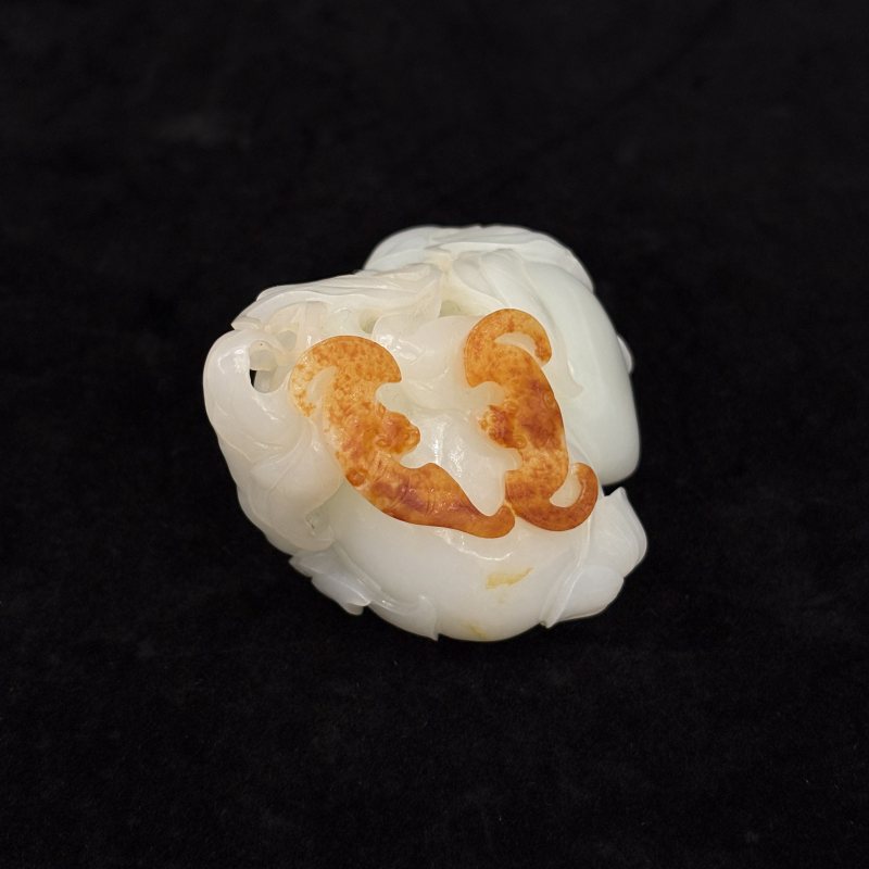 清 白玉留皮镂雕三多纹摆件 - 图3