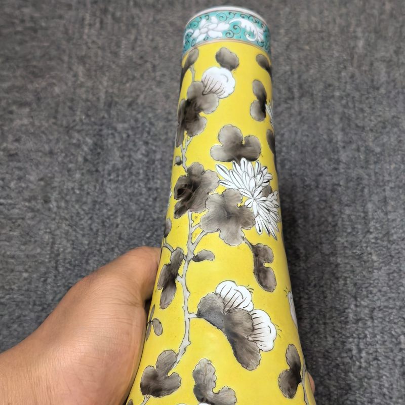 民国 黄地粉彩大雅斋风格龙穿花纹瓶 - 图7