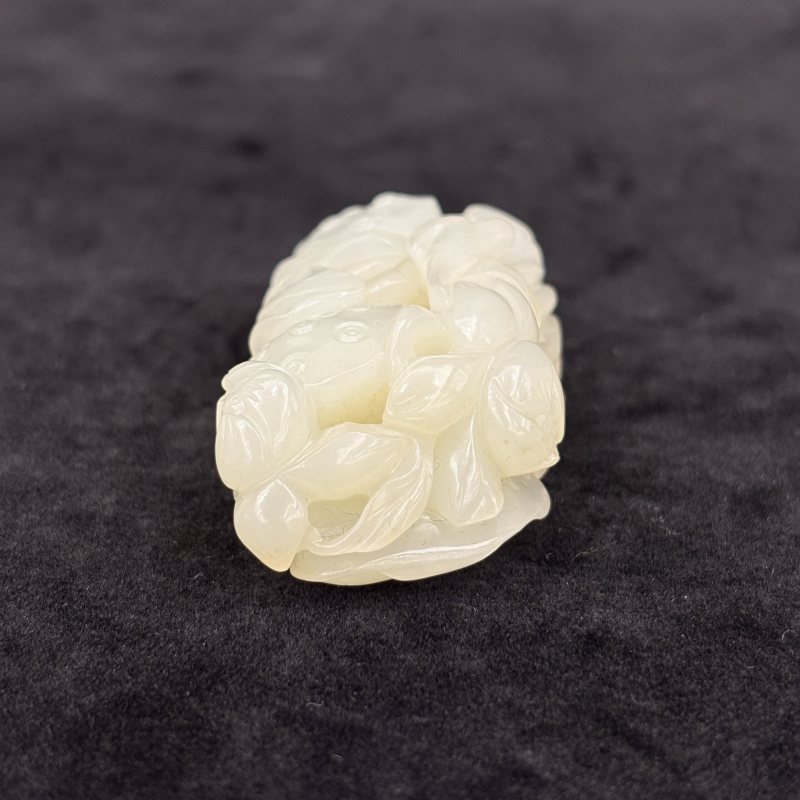 清 白玉留皮镂雕花鸟纹挂件 - 图4