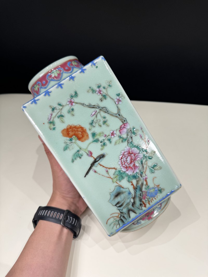 清光绪 冬青釉粉彩花鸟纹琮式瓶 - 图8