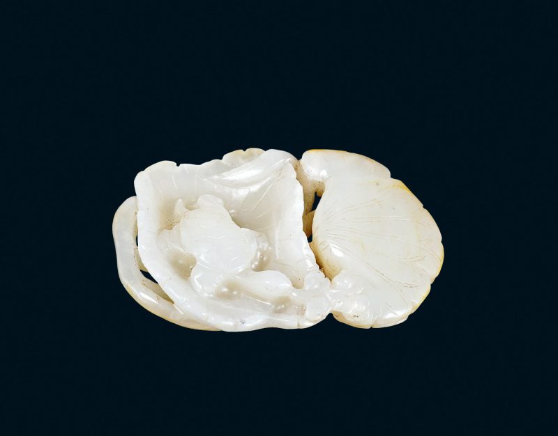 清 白玉雕乌龟荷叶摆件