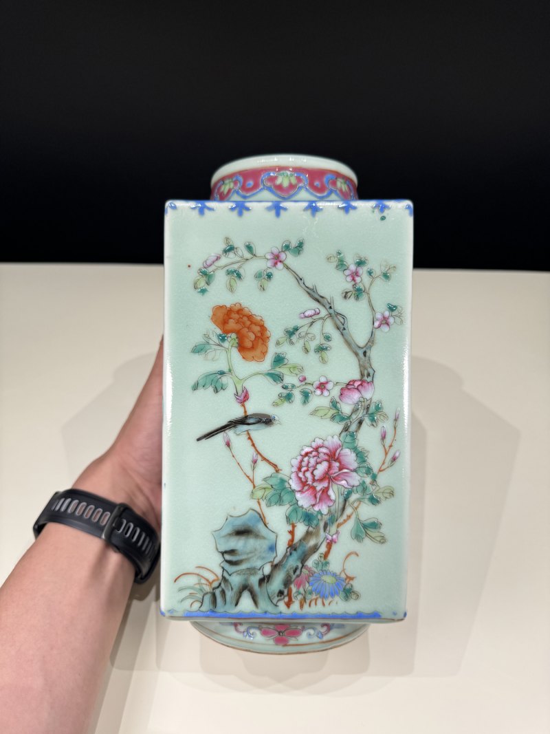 清光绪 冬青釉粉彩花鸟纹琮式瓶 - 图10