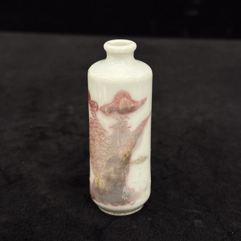 清 釉里红山水纹烟壶 青花釉里红人物纹烟壶两件 - 图4