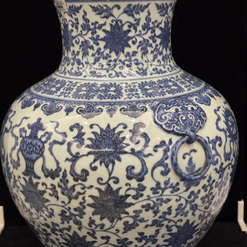 清 青花莲托八宝纹辅首尊 - 图6