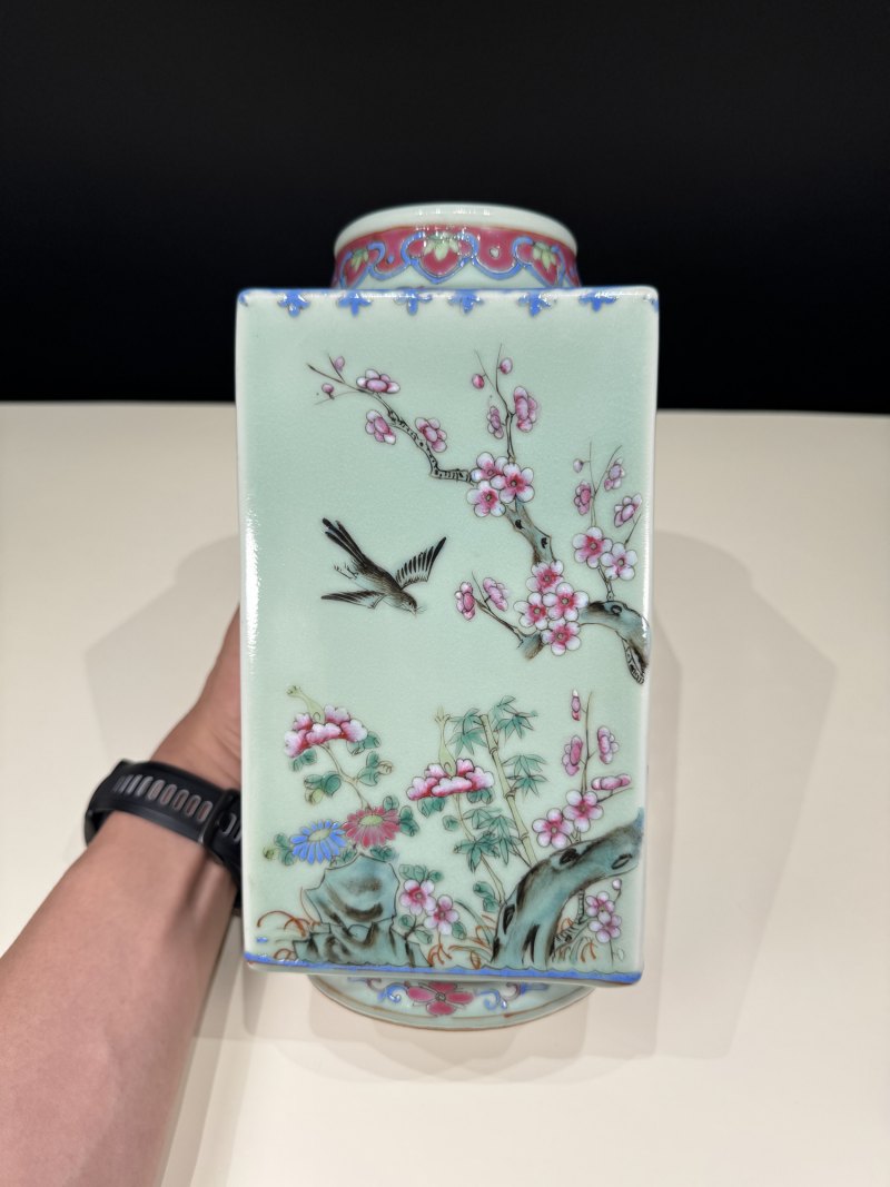 清光绪 冬青釉粉彩花鸟纹琮式瓶 - 图12