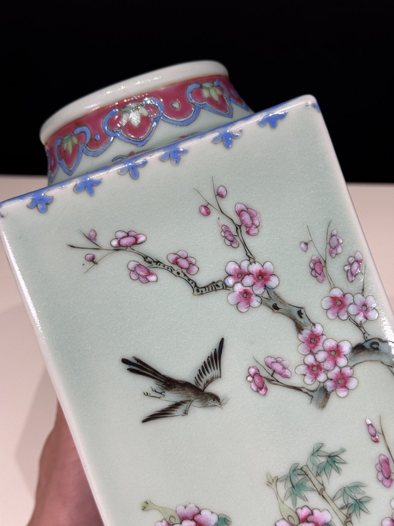 清光绪 冬青釉粉彩花鸟纹琮式瓶 - 图14
