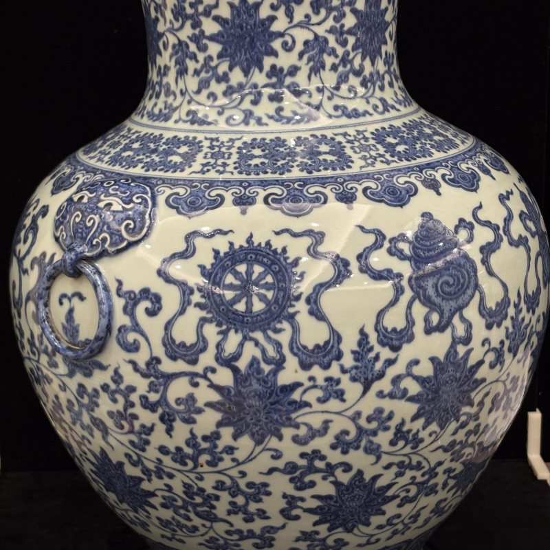 清 青花莲托八宝纹辅首尊 - 图10