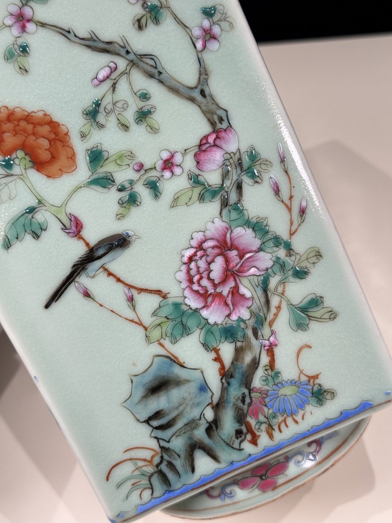清光绪 冬青釉粉彩花鸟纹琮式瓶 - 图17