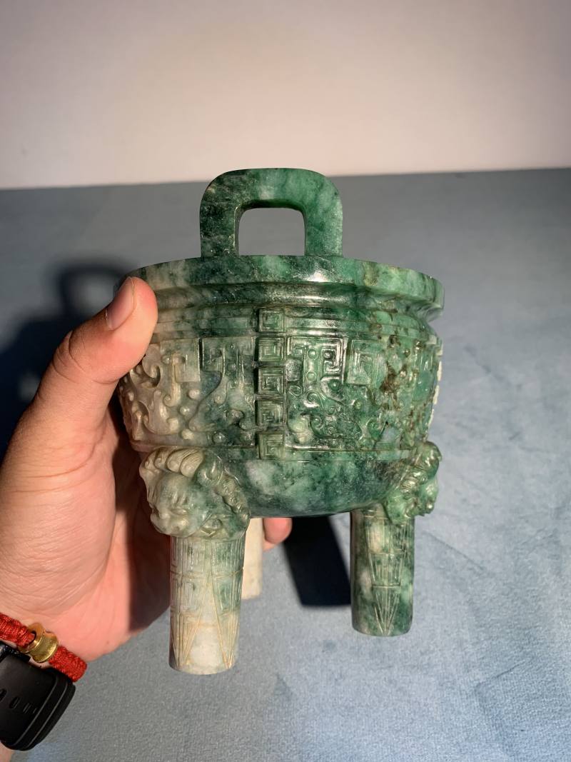 清乾隆 翡翠兽面纹鼎式炉 - 图18