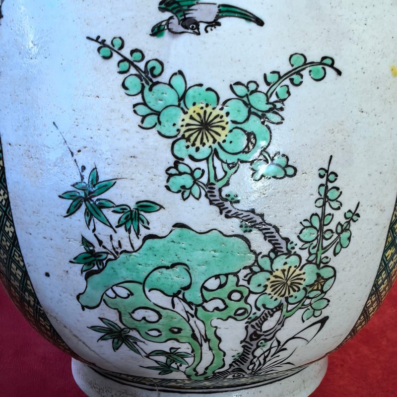 清康熙 素三彩开窗四季花卉纹缸 - 图9