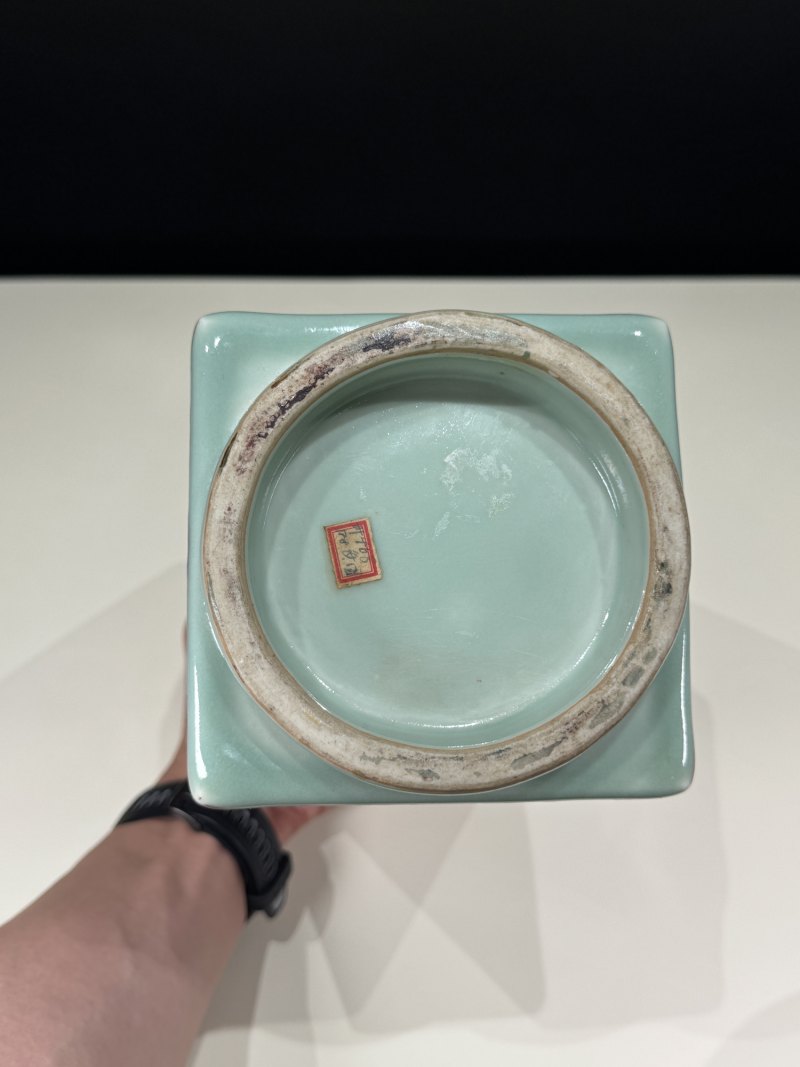 清光绪 冬青釉粉彩花鸟纹琮式瓶 - 图20