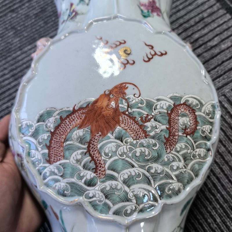 清晚期 粉彩海水龙纹海棠瓶 - 图11