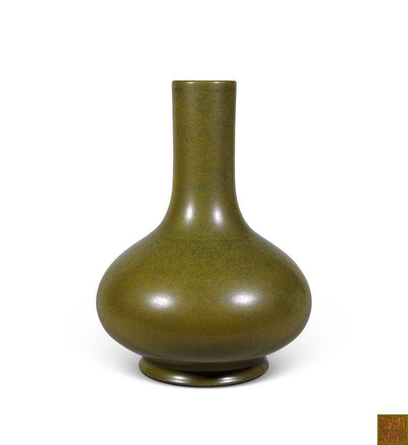 清 茶叶末釉荸荠瓶
