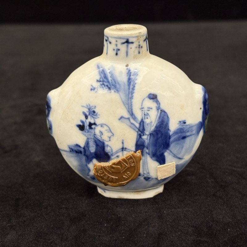 清 青花人物纹烟壶两件 - 图5