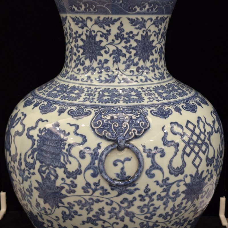 清 青花莲托八宝纹辅首尊 - 图16