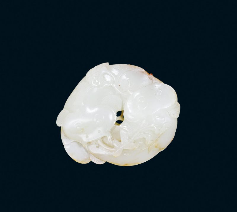 清 白玉留皮连年有余纹挂件