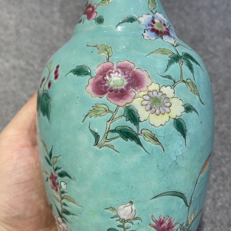 清晚期 绿地粉彩花卉纹瓶 - 图10