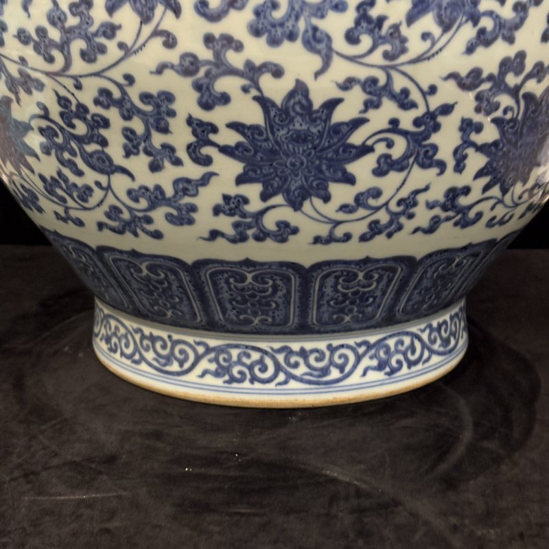 清 青花莲托八宝纹辅首尊 - 图21