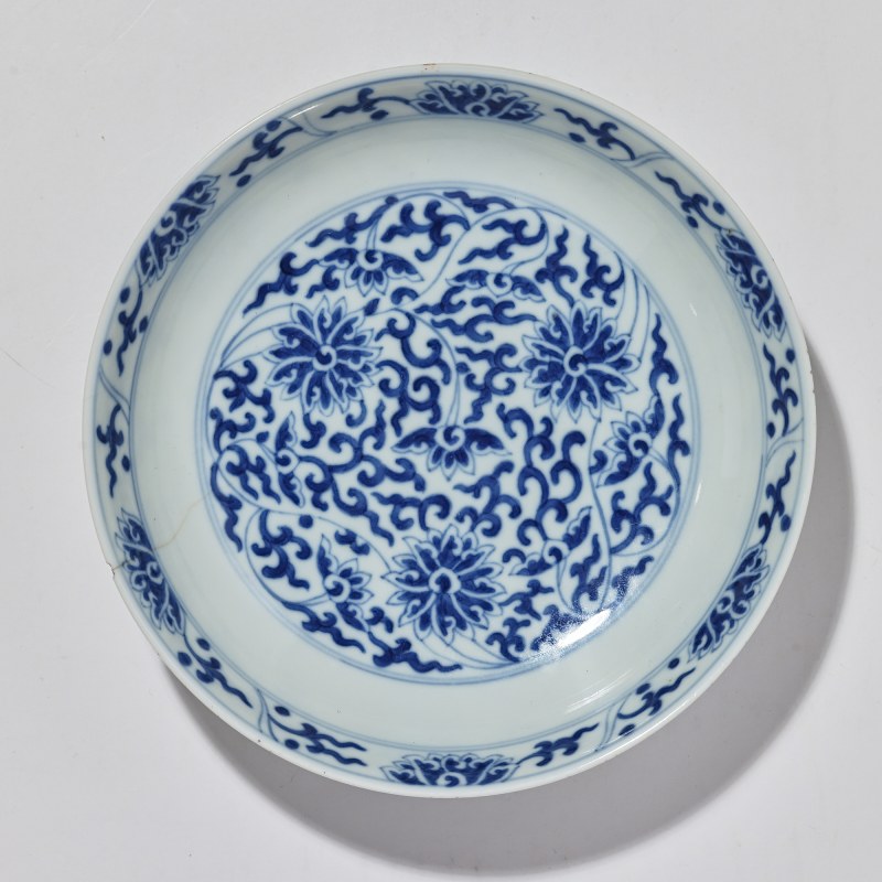 清同治 青花缠枝莲纹盘