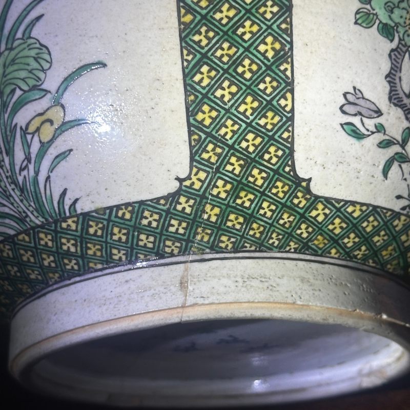 清康熙 素三彩开窗四季花卉纹缸 - 图18