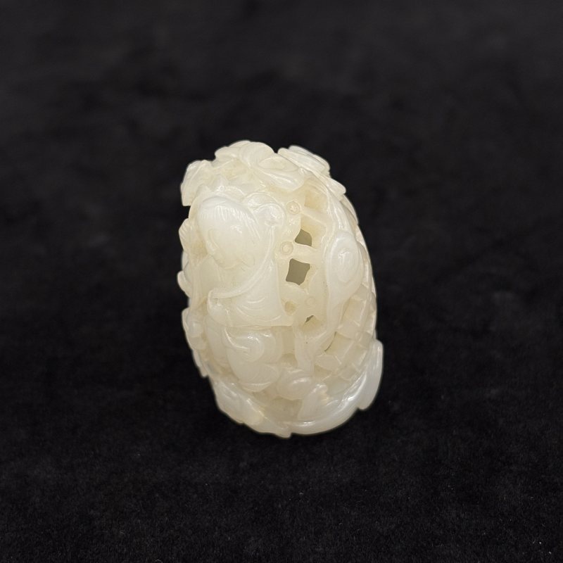 清 白玉留皮镂雕刘海戏金蟾炉顶 - 图3