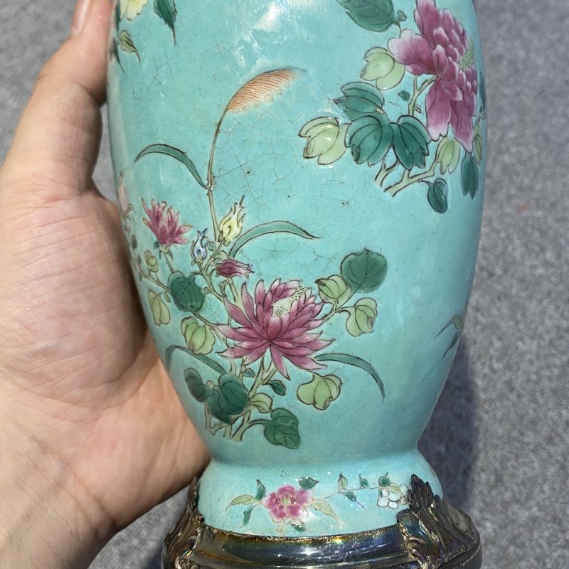清晚期 绿地粉彩花卉纹瓶 - 图12