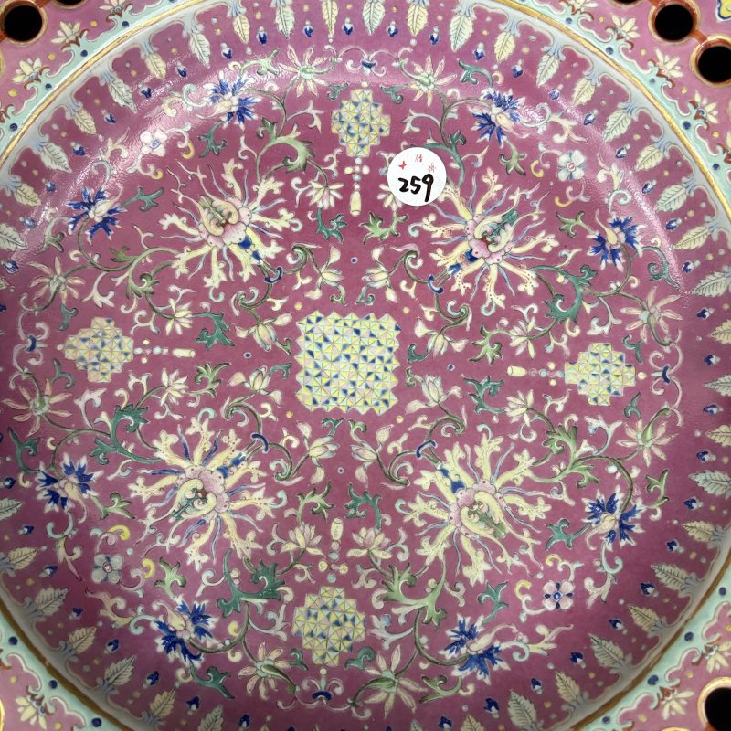 清 胭脂红地西番莲纹镂雕连珠贡盘 - 图3