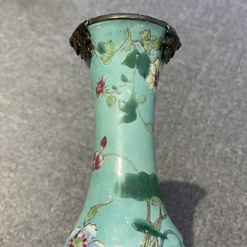 清晚期 绿地粉彩花卉纹瓶 - 图13