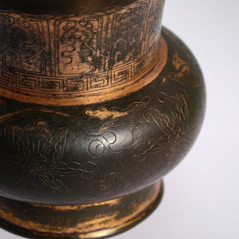 明 铜局部鎏金缠枝莲花纹尊 - 图5