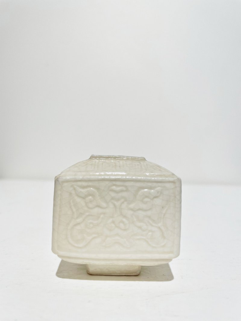 清十八至十九世紀 漿胎四方饕餮紋小水盂 | A SMALL SOFT-PASTE PORCELAIN SQUARE WATER COUPE - 图15